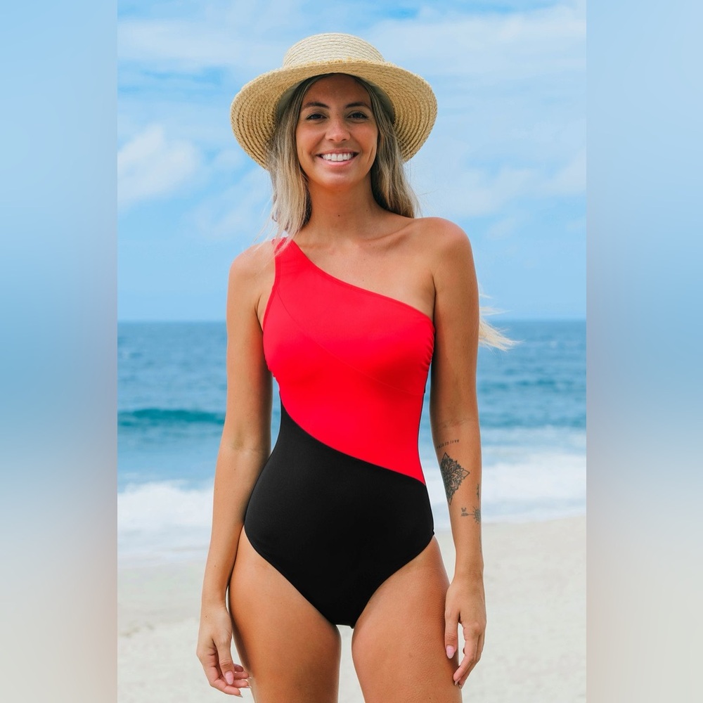 Cupshe Red & Black One-Shoulder Tummy Control One-Piece Swimsuit Small NEW NWT